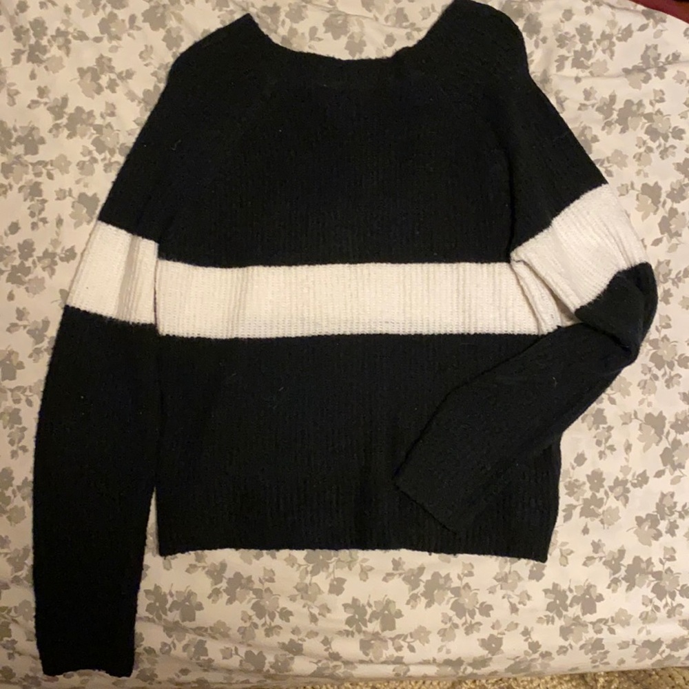 Comfy knit sweater perfect for winter outs and gatherings